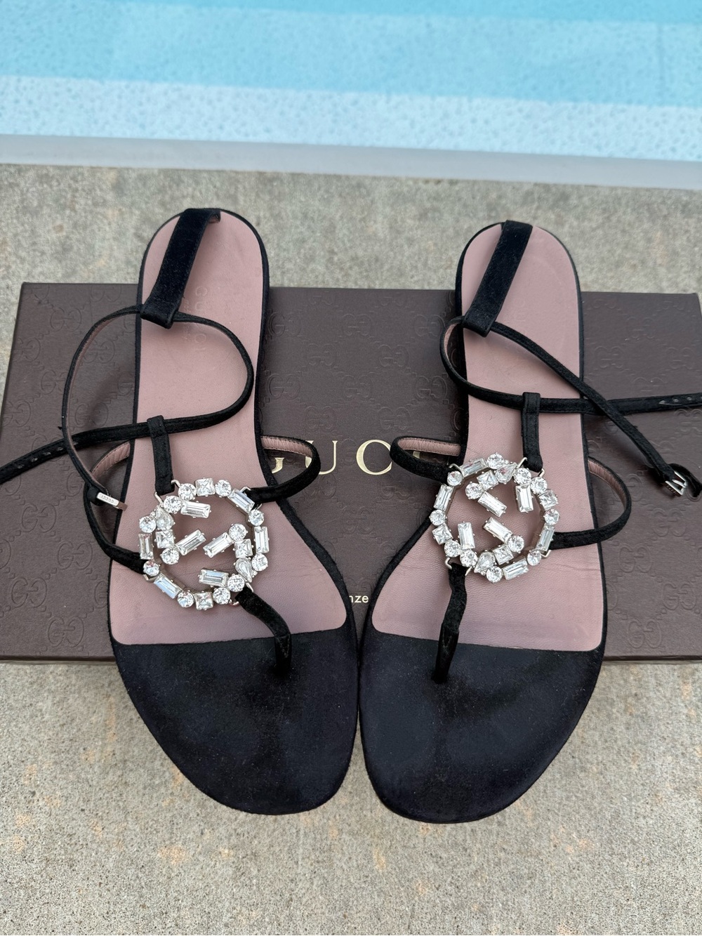 Gucci Crystal Embellished Interlocking GG Thong sandals - Picture 8 of 11